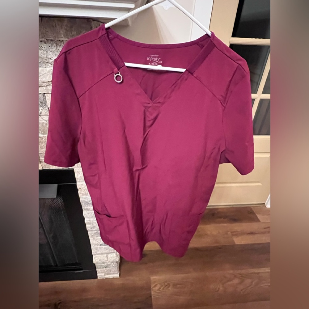 Women’s Cherokee Infinity XL Wine Color Short Sleeve V-Neck Scrub Top XL